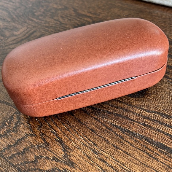 Illesteva Sunglasses Case and dust cloth - Picture 3 of 3